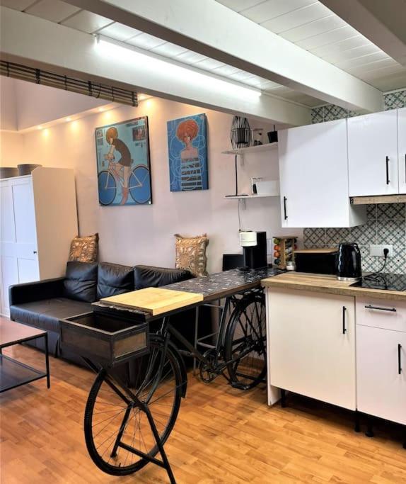 베날마데나코스타 Klimatyczny Loft I Egzotyczny Basen 아파트 외부 사진
